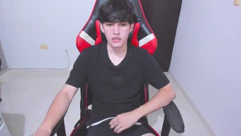 eren_tatakae online show from December 14, 2025, 7:40 pm