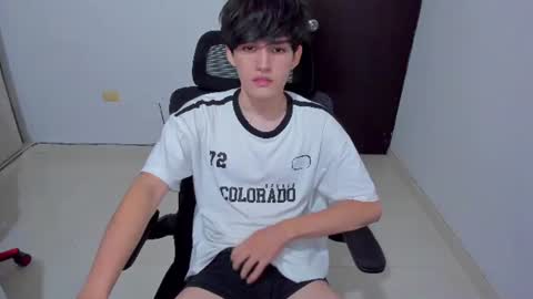 Snapshot of eren_tatakae chatting on July 3, 2026, 12:50 am eren_tatakae online show from July 3, 2026, 12:50 am