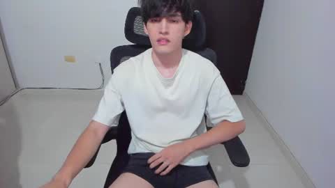 Snapshot of eren_tatakae chatting on July 9, 2026, 12:15 am eren_tatakae online show from July 9, 2026, 12:15 am