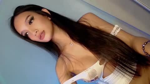 Elisa online show from March 12, 2025, 5:02 am