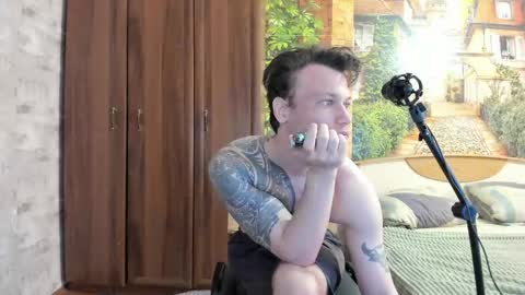 Snapshot of eric_the_vikking chatting on September 17, 2025, 7:32 am Eric online show from September 17, 2025, 7:32 am