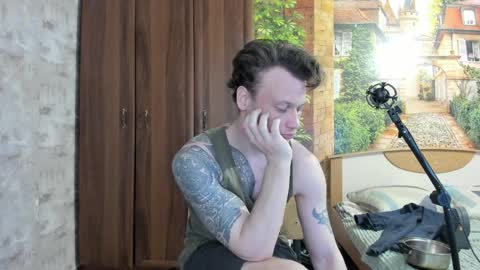 Snapshot of eric_the_vikking chatting on September 18, 2025, 4:42 pm Eric online show from September 18, 2025, 4:42 pm