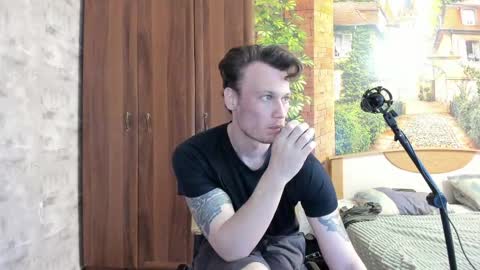 Snapshot of eric_the_vikking chatting on September 23, 2025, 5:43 am Eric online show from September 23, 2025, 5:43 am