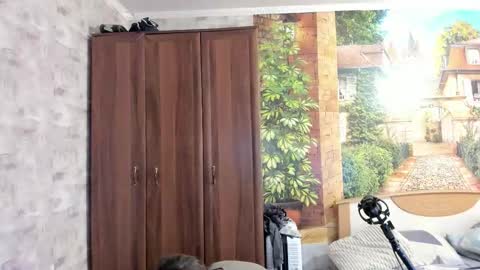 Snapshot of eric_the_vikking chatting on October 17, 2025, 8:06 am Eric online show from October 17, 2025, 8:06 am