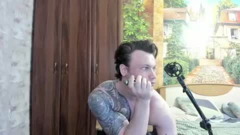 Snapshot of eric_the_vikking chatting on October 31, 2025, 8:59 am Eric online show from October 31, 2025, 8:59 am