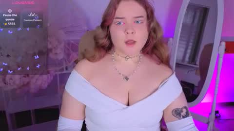 Snapshot of erica_love_ chatting on November 9, 2025, 8:40 pm erica_love_ online show from November 9, 2025, 8:40 pm