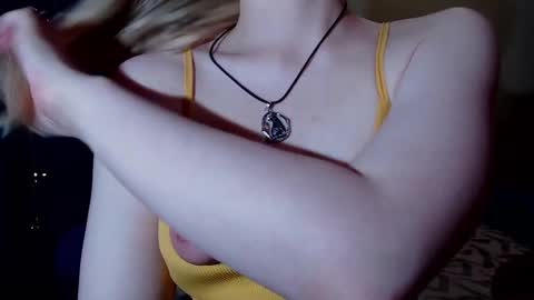 Snapshot of erica_mayer chatting on September 24, 2025, 4:54 pm Erica online show from September 24, 2025, 4:54 pm