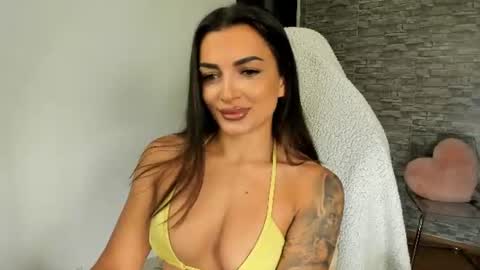 Snapshot of erica_xoo chatting on July 18, 2026, 5:22 am Riaaa online show from July 18, 2026, 5:22 am