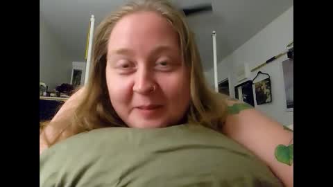 ericatulip 3 online show from September 21, 2025, 7:10 am