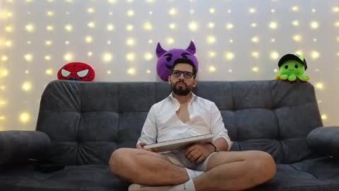 Snapshot of erick_brant chatting on January 23, 2025, 12:04 am ERICK online show from January 23, 2025, 12:04 am