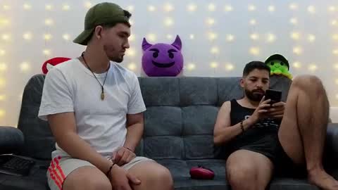 Snapshot of erick_brant chatting on February 12, 2025, 2:14 am ERICK online show from February 12, 2025, 2:14 am