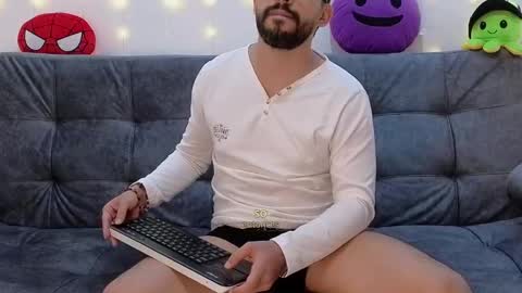 Snapshot of erick_brant chatting on February 27, 2025, 11:48 pm ERICK online show from February 27, 2025, 11:48 pm