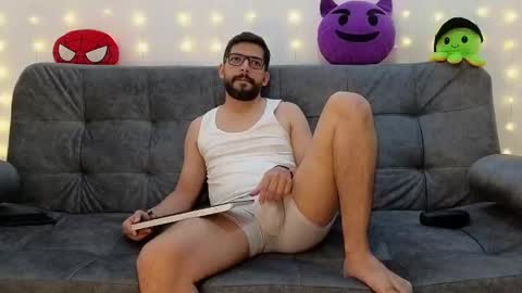 Snapshot of erick_brant chatting on March 2, 2025, 12:09 am ERICK online show from March 2, 2025, 12:09 am