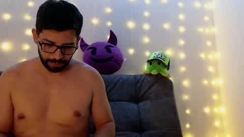 Snapshot of erick_brant chatting on March 3, 2025, 1:21 am ERICK online show from March 3, 2025, 1:21 am