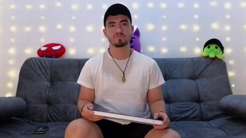 Snapshot of erick_brant chatting on March 11, 2025, 12:54 am ERICK online show from March 11, 2025, 12:54 am