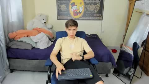 Snapshot of erick_de_rossee chatting on October 6, 2025, 6:38 pm erick_de_rossee online show from October 6, 2025, 6:38 pm