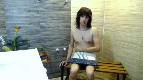 Snapshot of erick_ferrer chatting on April 24, 2026, 11:18 pm erick_ferrer online show from April 24, 2026, 11:18 pm