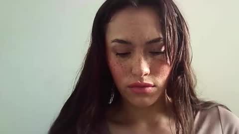 Erika online show from November 6, 2025, 6:09 pm