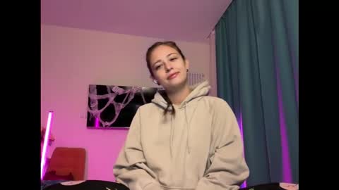 Erika Miu online show from October 25, 2025, 5:08 pm