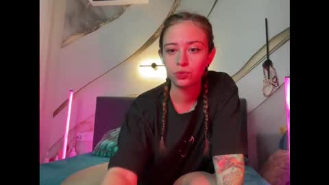 Erika Miu online show from November 1, 2025, 5:48 pm