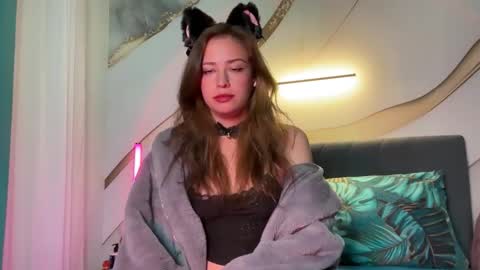 Erika Miu online show from November 3, 2025, 4:41 pm