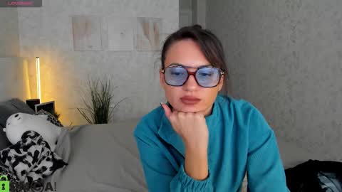 Erika online show from October 28, 2025, 8:18 am