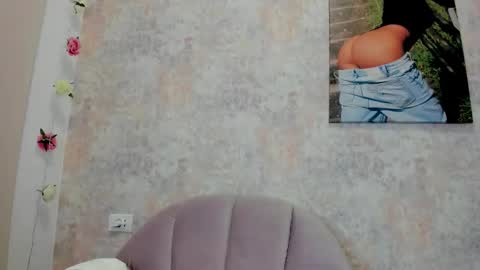 Erikabeee online show from December 17, 2025, 6:41 am