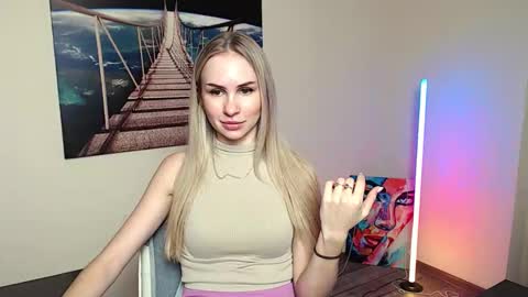 Erika online show from November 14, 2025, 12:59 pm