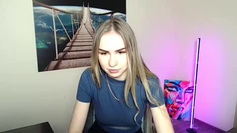 Erika online show from April 10, 2026, 11:48 am