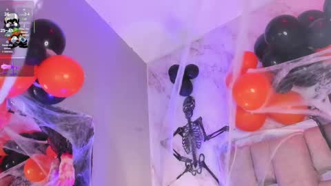 Erika  online show from October 9, 2025, 8:29 pm