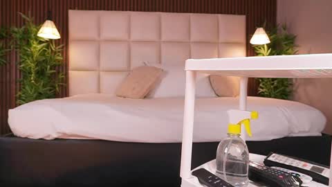 Eri  online show from April 20, 2026, 10:55 pm