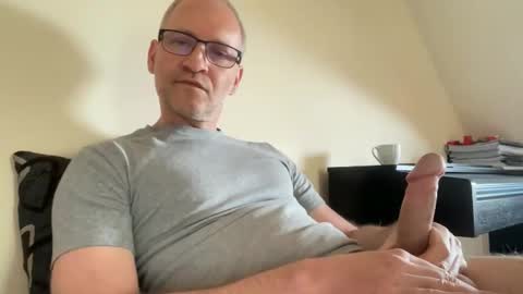 erikwant2 online show from April 28, 2026, 8:52 am