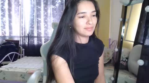 erina_1 online show from November 8, 2025, 4:18 pm