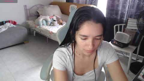 Snapshot of erina_1 chatting on April 2, 2026, 5:10 pm erina_1 online show from April 2, 2026, 5:10 pm