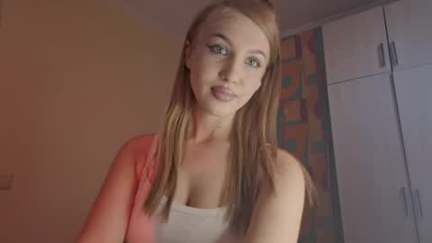 Snapshot of erinnnaji chatting on June 6, 2026, 3:39 pm Katrin online show from June 6, 2026, 3:39 pm
