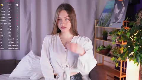 Mia online show from October 23, 2025, 5:12 pm