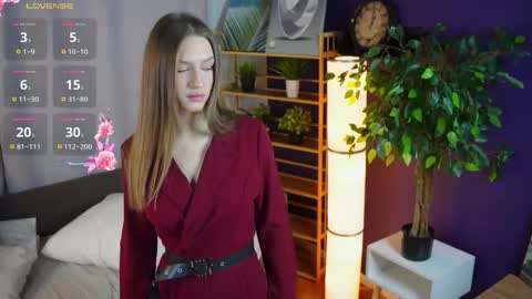 Mia online show from October 31, 2025, 5:14 pm