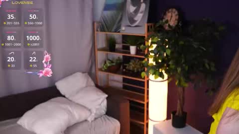 Mia online show from November 6, 2025, 5:14 pm