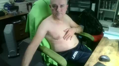 ernello online show from October 13, 2025, 9:59 pm