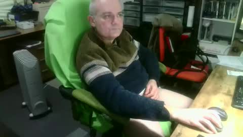 ernello online show from November 19, 2025, 2:06 pm