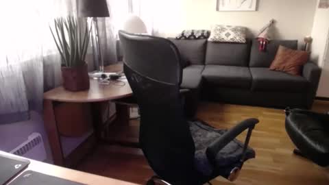 eroen online show from October 26, 2025, 2:01 pm