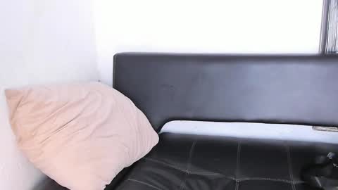 eros_becker_ online show from October 8, 2025, 4:59 pm