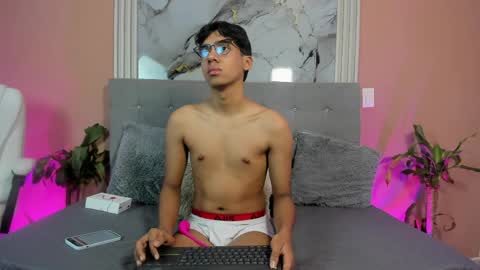 Eros Lux1 online show from April 4, 2026, 12:24 pm