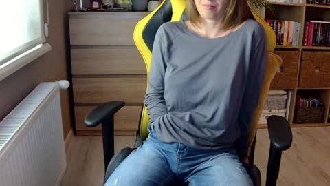 Melissa   online show from February 3, 2025, 5:56 pm