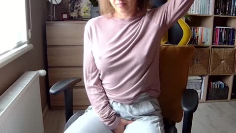 Melissa   online show from February 6, 2025, 9:43 am