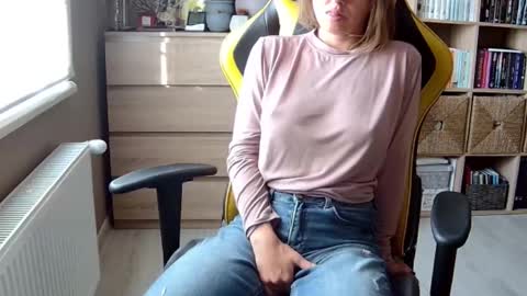Melissa   online show from February 12, 2025, 12:44 pm