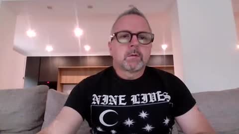 eroticnightsxxx online show from November 16, 2025, 2:44 pm