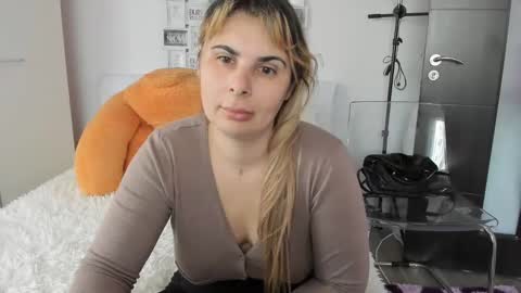 eroticsensualkitty4u online show from February 4, 2025, 10:43 am