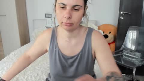 eroticsensualkitty4u online show from April 22, 2026, 8:06 am