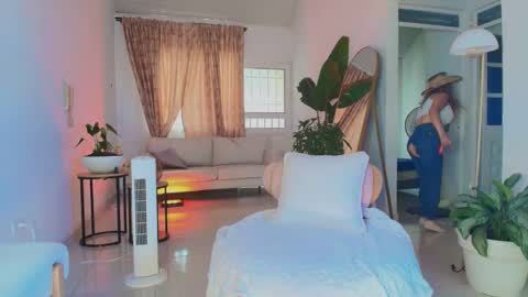 TINY  online show from October 19, 2025, 5:46 pm